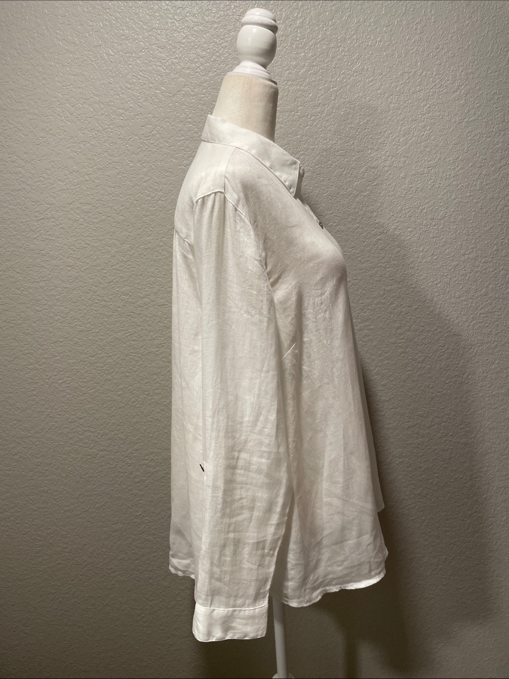 J.Jill LOVE LINEN White Linen Classic button down Shirt.
Size - SMALL - Picture 4 of 13